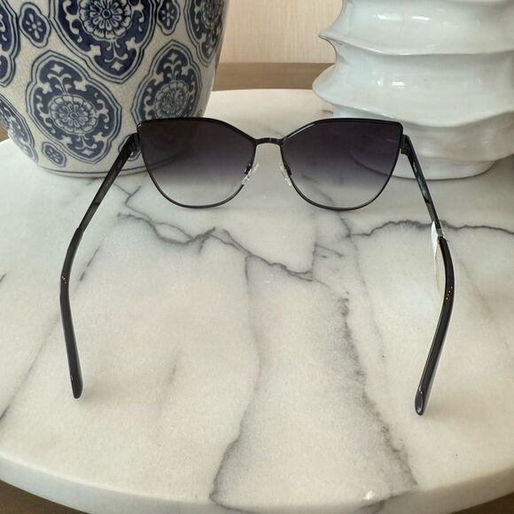 NWT Quay In Pursuit Sunglasses - Picture 5 of 7